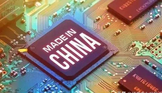 美国突然宣布“顶级芯片技术”，外媒：中国又被自己人卡住了脖子
