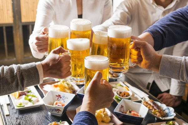 长期饮酒，啤酒、白酒哪个危害更大？柳叶刀：没有一滴酒是有益的